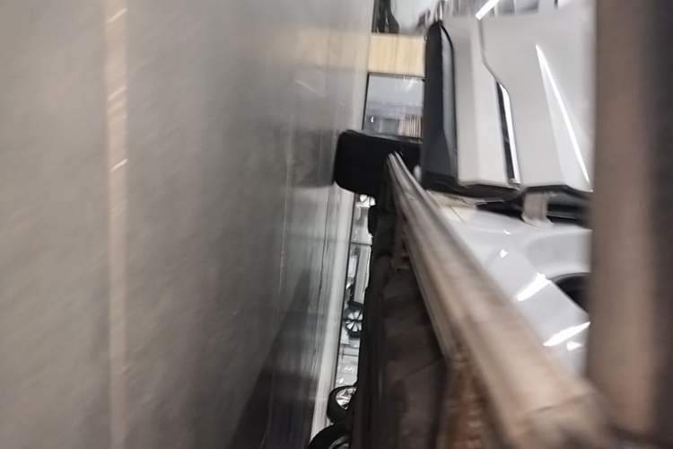 Used Ford Edge 2020 EcoBoost 245 Two-Wheel Drive Titanium 7-Seater Right Side Sill