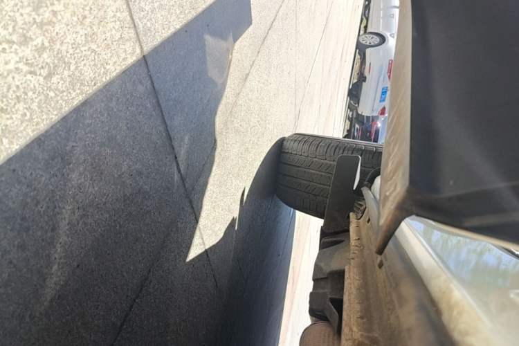 Used Ford Edge 2020 EcoBoost 245 Two-Wheel-Drive Titanium 5-Seater Right Side Sill