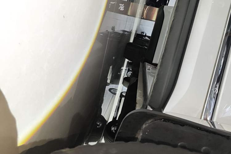 Used Ford Edge 2020 EcoBoost 245 Two-Wheel Drive Titanium 7-Seater Right Side Sill