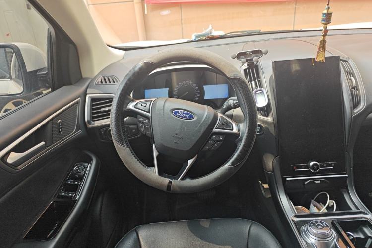 Used Ford Edge 2020 EcoBoost 245 Two-Wheel-Drive Platinum Edition 5 Seats Steering Wheel