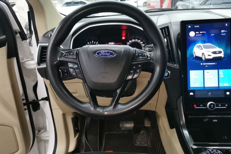 Used Ford Edge 2020 EcoBoost 245 Two-Wheel-Drive Titanium 5-Seater Steering Wheel