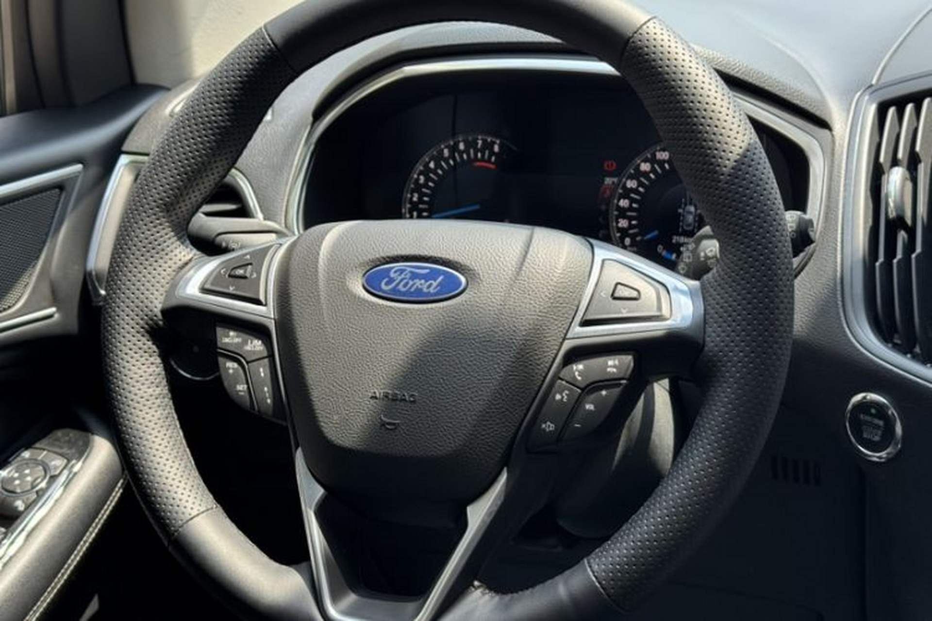 Used Ford Edge 2020 EcoBoost 245 Two-Wheel Drive Titanium 7-Seater Steering Wheel