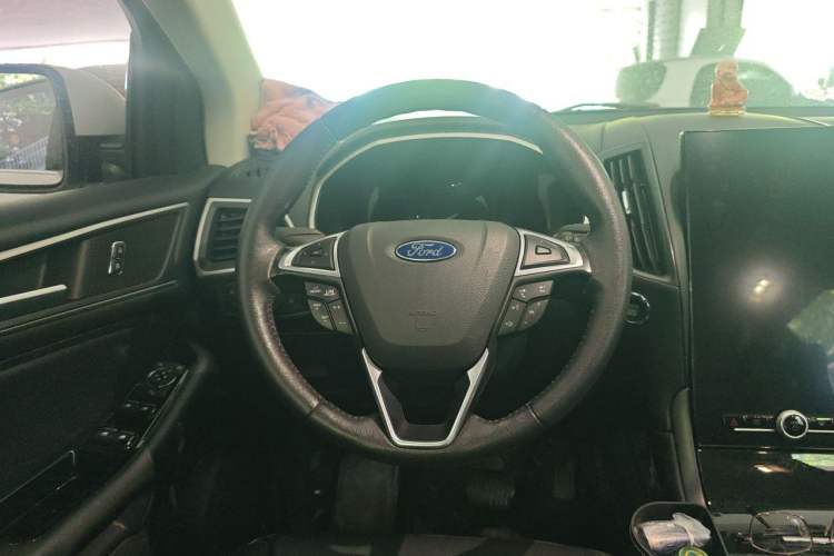 Used Ford Edge 2020 EcoBoost 245 Two-Wheel-Drive Platinum Edition 7-Seater Steering Wheel
