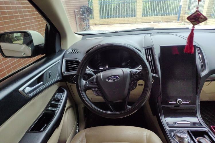 Used Ford Edge 2020 EcoBoost 245 Two-Wheel-Drive Titanium 5-Seater Steering Wheel