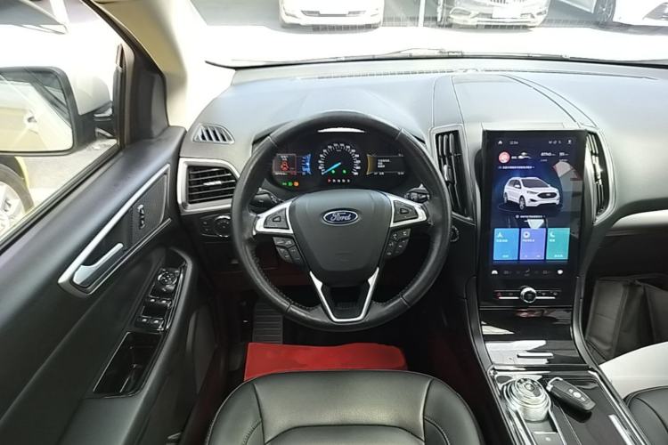 Used Ford Edge 2020 EcoBoost 245 Two-Wheel-Drive Platinum Edition 5 Seats Steering Wheel