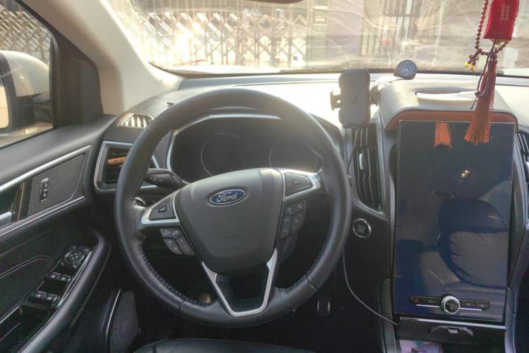 Used Ford Edge 2020 EcoBoost 245 Two-Wheel Drive Titanium 7-Seater Steering Wheel