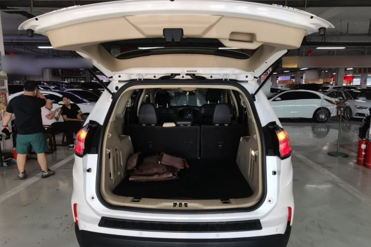 Used Ford Edge 2020 EcoBoost 245 Two-Wheel-Drive Titanium 5-Seater Trunk