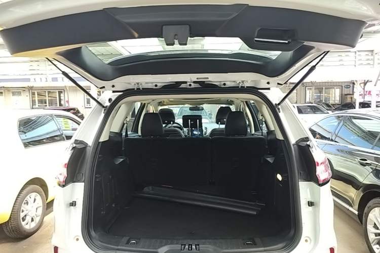 Used Ford Edge 2020 EcoBoost 245 Two-Wheel-Drive Platinum Edition 5 Seats Trunk