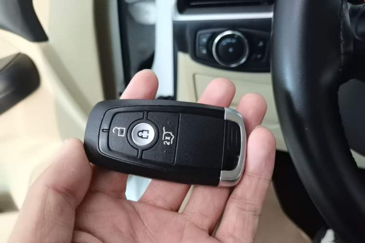 Used Ford Edge 2020 EcoBoost 245 Two-Wheel-Drive Titanium 5-Seater Vehicle Key