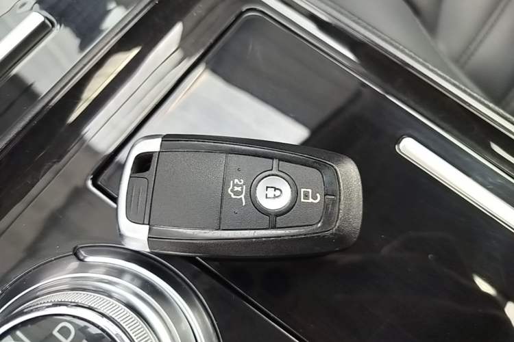 Used Ford Edge 2020 EcoBoost 245 Two-Wheel-Drive Platinum Edition 5 Seats Vehicle Key