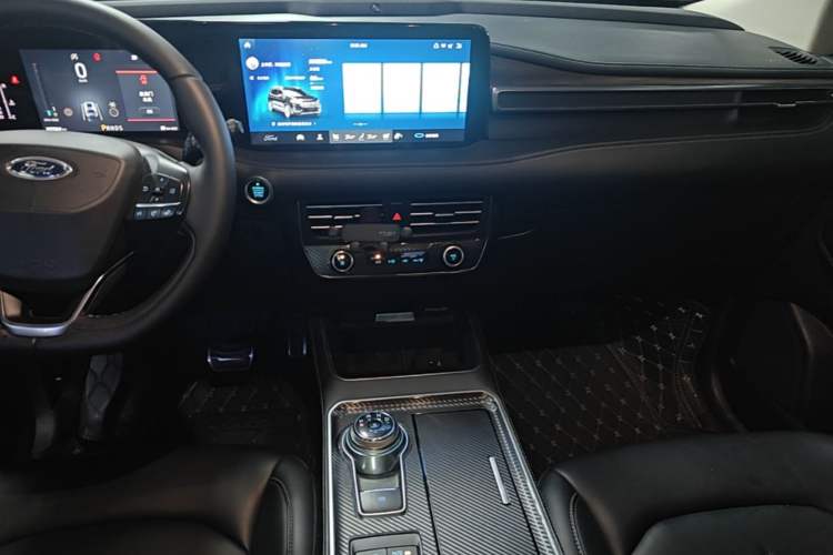 Used Ford Edge 2021 PLUS EcoBoost 245 Two-Wheel-Drive Titanium 7-Seater Audio And AC Panel