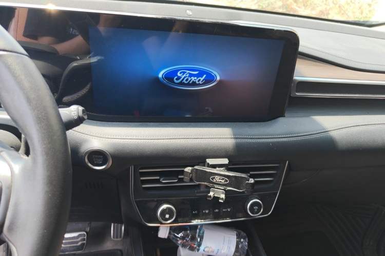 Used Ford Edge 2021 PLUS EcoBoost 245 Two-Wheel-Drive Titanium 7-Seater Audio And AC Panel