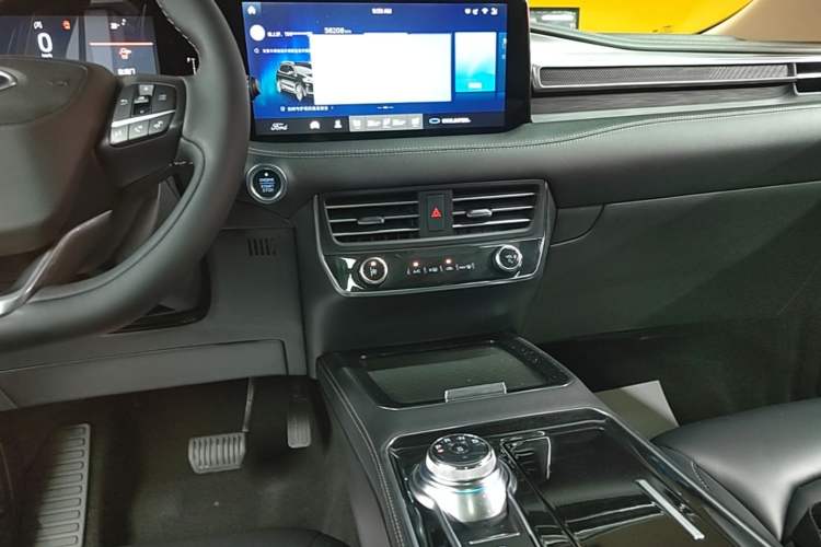 Used Ford Edge 2021 PLUS EcoBoost 245 Two-Wheel-Drive Platinum Edition 5 Seats Audio And AC Panel