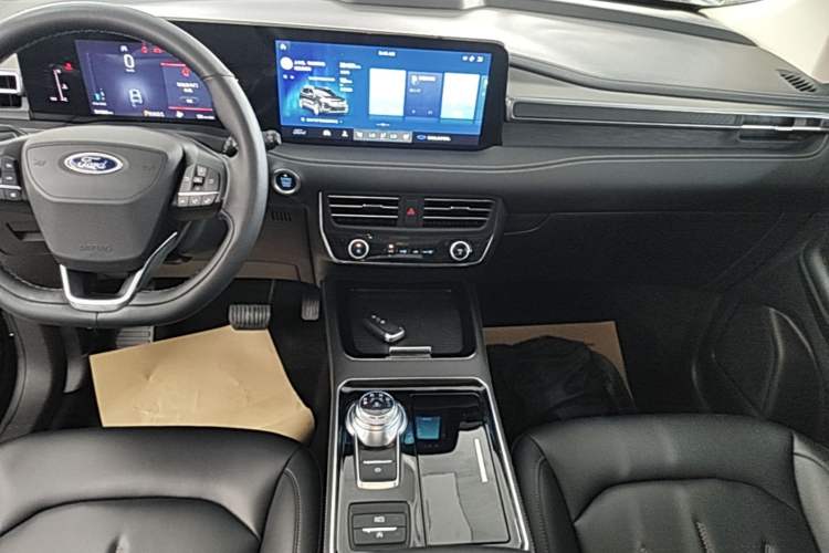 Used Ford Edge 2021 PLUS EcoBoost 245 Two-Wheel-Drive Platinum Edition 5 Seats Audio And AC Panel