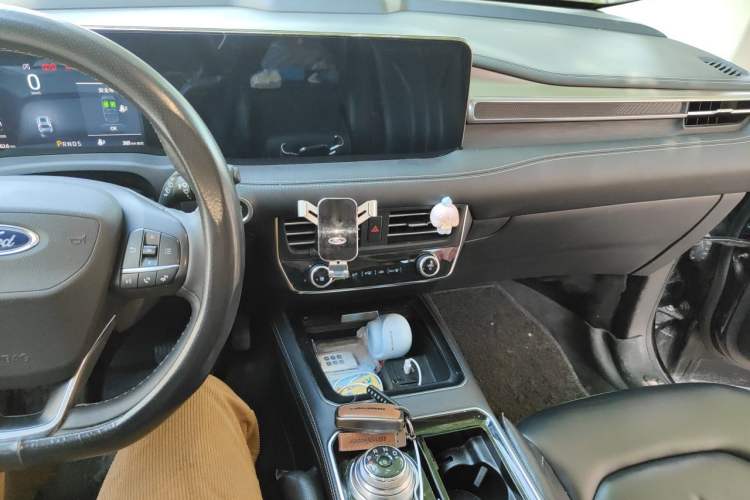 Used Ford Edge 2021 PLUS EcoBoost 245 Two-Wheel-Drive Platinum Edition 5 Seats Audio And AC Panel