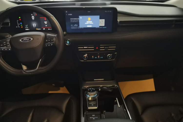 Used Ford Edge 2021 PLUS EcoBoost 245 Two-Wheel-Drive Platinum Edition 5 Seats Audio And AC Panel