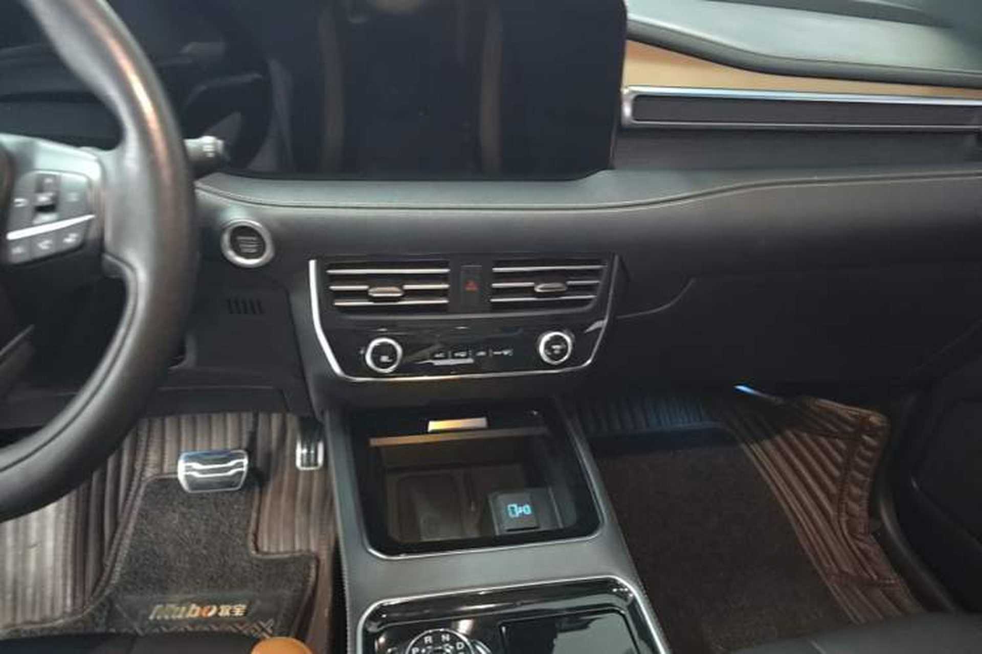 Used Ford Edge 2021 PLUS EcoBoost 245 Four-Wheel Drive Titanium Edition 7-Seater Audio And AC Panel