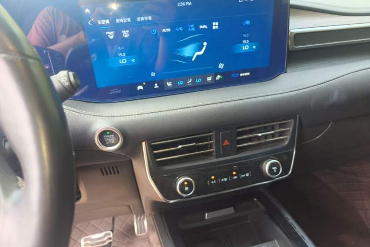 Used Ford Edge 2021 PLUS EcoBoost 245 Two-Wheel-Drive Titanium 7-Seater Audio And AC Panel