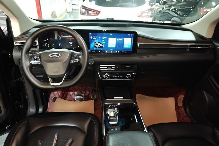 Used Ford Edge 2021 PLUS EcoBoost 245 Two-Wheel-Drive Titanium 7-Seater Center Console