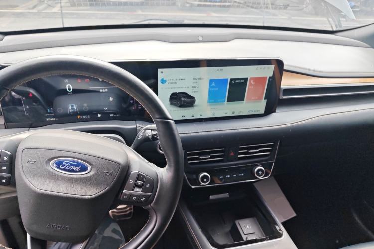 Used Ford Edge 2021 PLUS EcoBoost 245 Four-Wheel Drive Titanium Edition 7-Seater Center Console