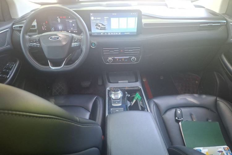 Used Ford Edge 2021 PLUS EcoBoost 245 Two-Wheel-Drive Platinum Edition 5 Seats Center Console