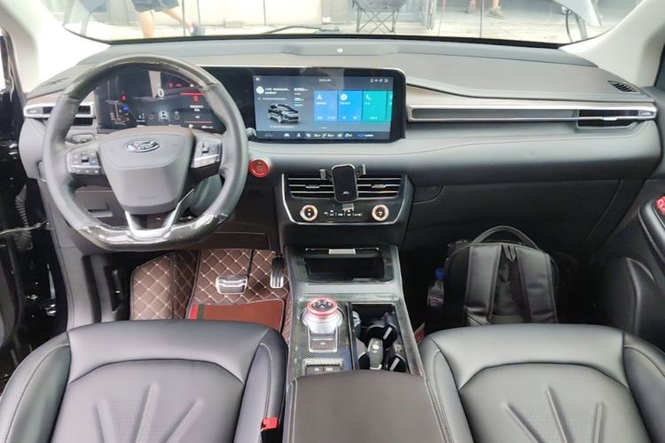 Used Ford Edge 2021 PLUS EcoBoost 245 Two-Wheel-Drive Titanium 7-Seater Center Console
