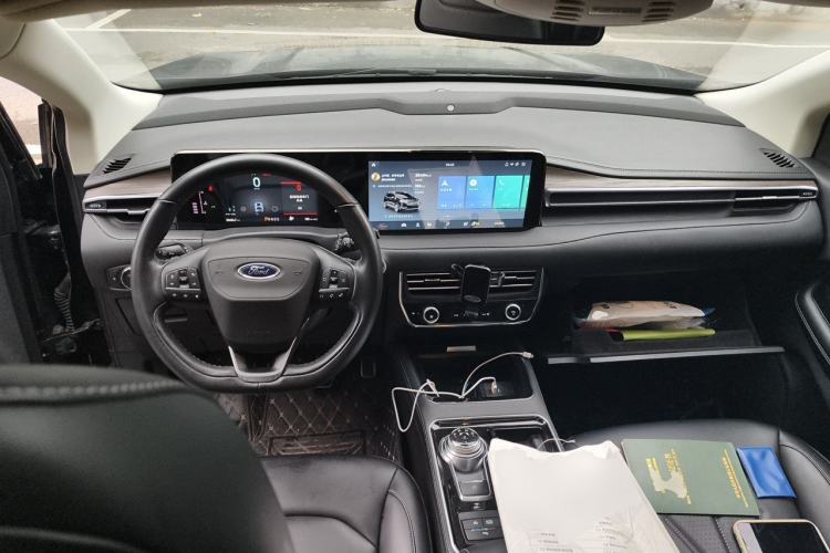 Used Ford Edge 2021 PLUS EcoBoost 245 Two-Wheel-Drive Titanium 7-Seater Center Console