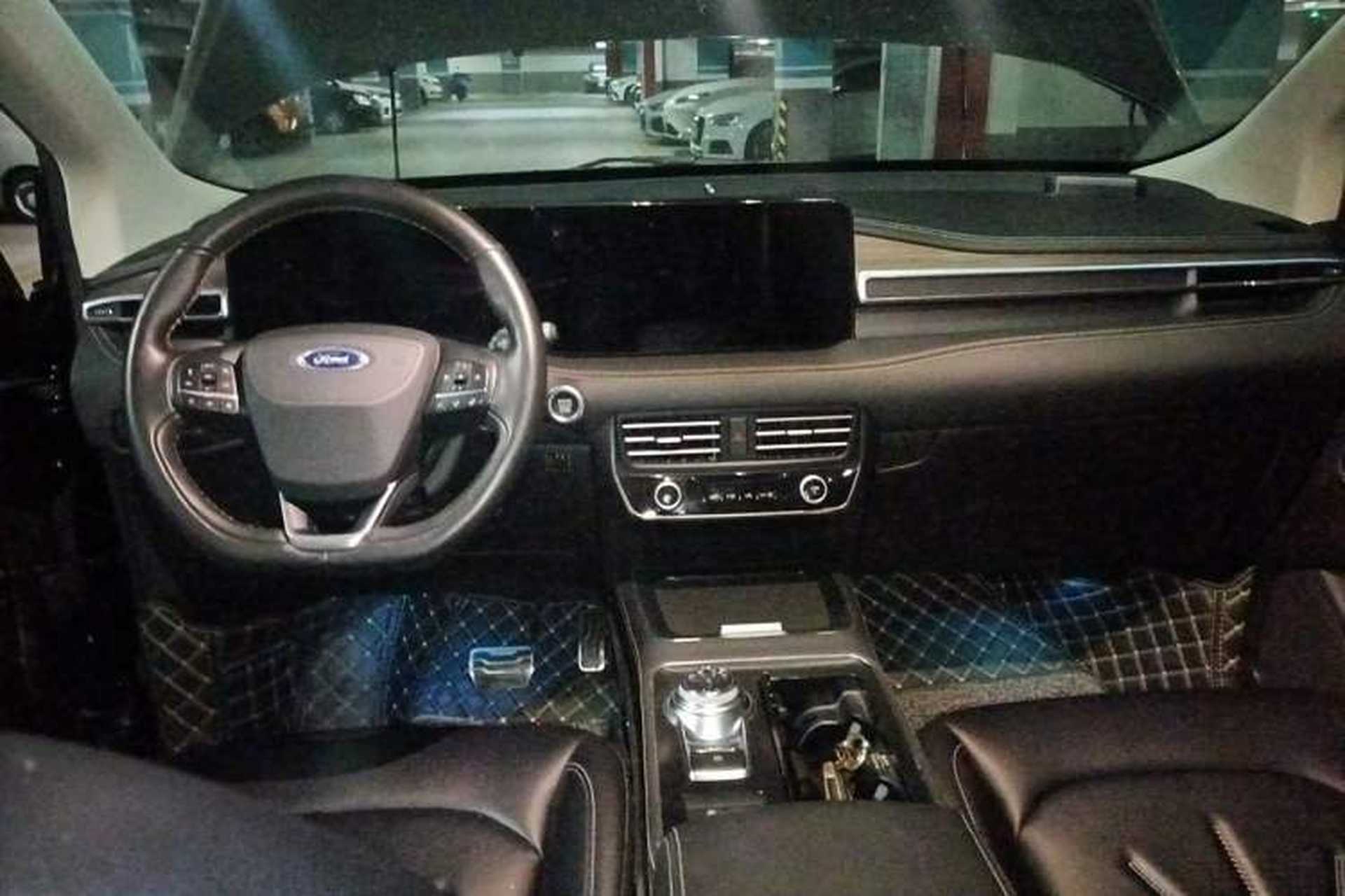 Used Ford Edge 2021 Facelifted PLUS EcoBoost 245 Two-Wheel Drive XLT 7-Seater Center Console