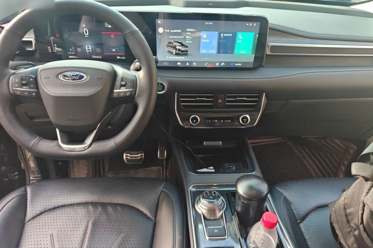 Used Ford Edge 2021 PLUS EcoBoost 245 Two-Wheel-Drive Titanium 7-Seater Center Console