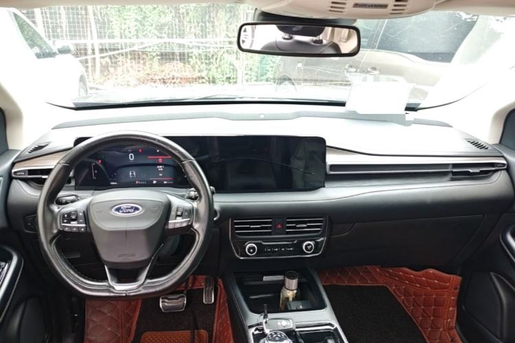 Used Ford Edge 2021 PLUS EcoBoost 245 Two-Wheel-Drive Titanium 7-Seater Center Console