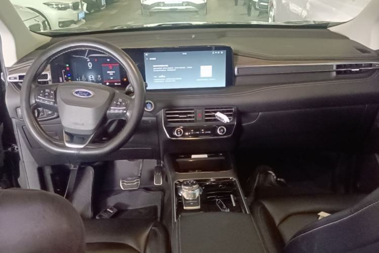 Used Ford Edge 2021 PLUS EcoBoost 245 Two-Wheel-Drive Titanium 7-Seater Center Console