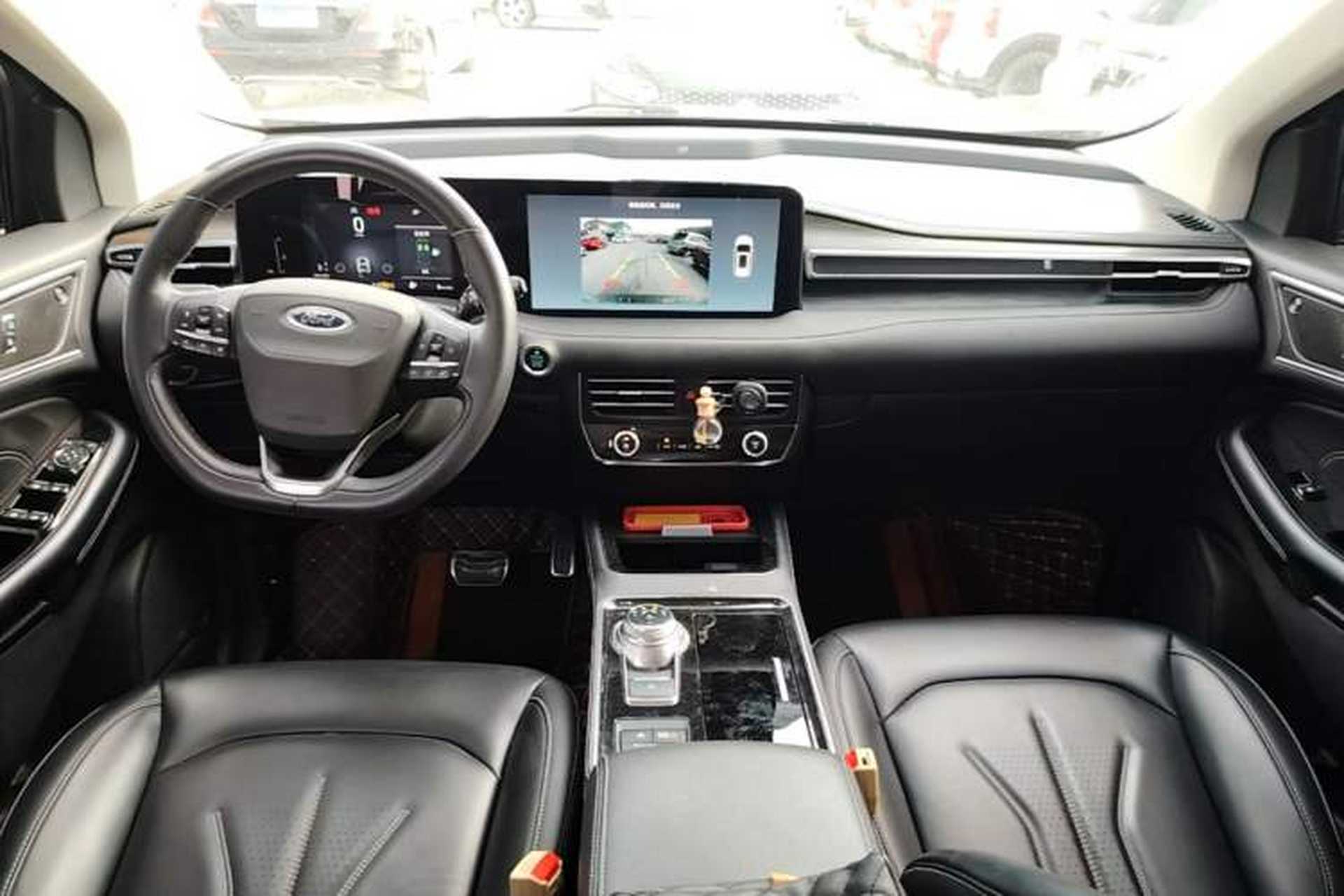 Used Ford Edge 2021 PLUS EcoBoost 245 Two-Wheel-Drive Titanium 7-Seater Center Console