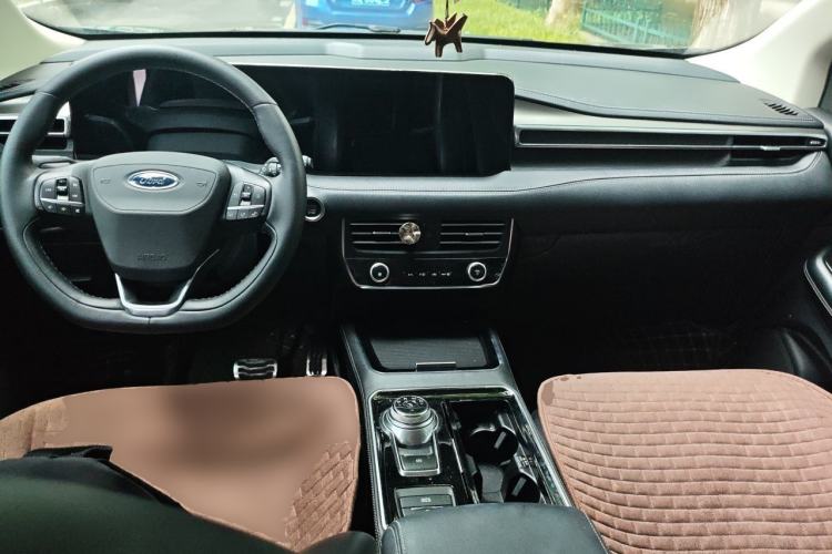 Used Ford Edge 2021 PLUS EcoBoost 245 Two-Wheel-Drive Platinum Edition 5 Seats Center Console