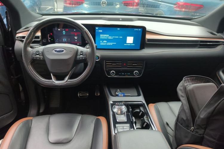 Used Ford Edge 2021 PLUS EcoBoost 245 Four-Wheel Drive Titanium Edition 7-Seater Center Console