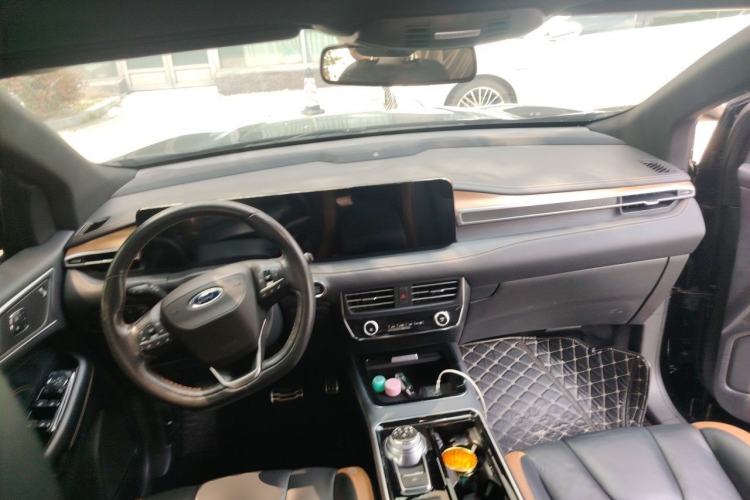 Used Ford Edge 2021 PLUS EcoBoost 245 Four-Wheel Drive Titanium Edition 7-Seater Center Console