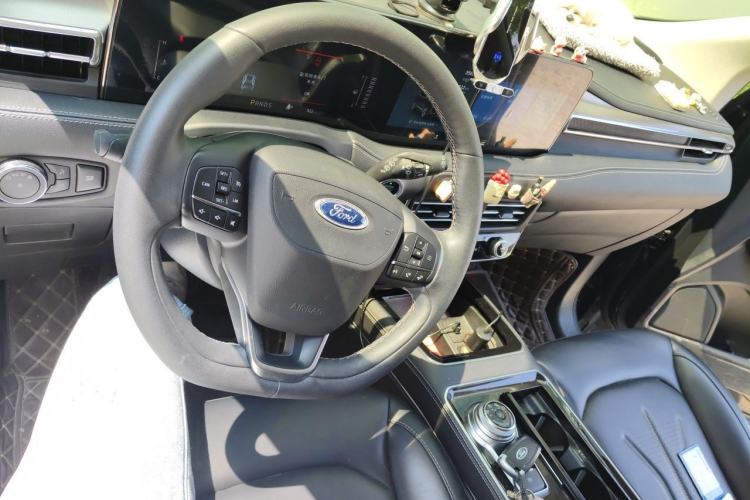Used Ford Edge 2021 PLUS EcoBoost 245 Two-Wheel-Drive Platinum Edition 5 Seats Center Console