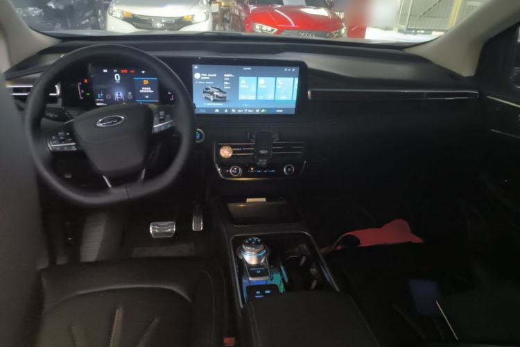 Used Ford Edge 2021 Facelifted PLUS EcoBoost 245 Two-Wheel Drive XLT 7-Seater Center Console