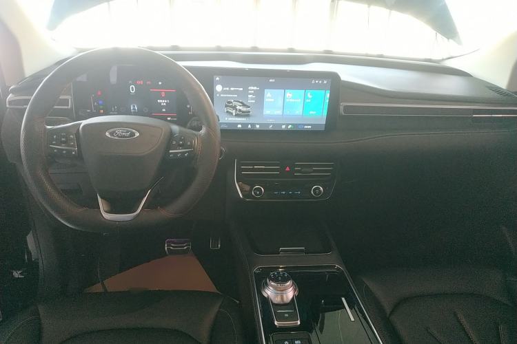 Used Ford Edge 2021 PLUS EcoBoost 245 Two-Wheel-Drive Titanium 7-Seater Center Console