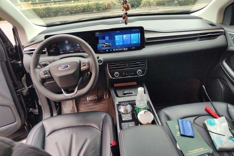 Used Ford Edge 2021 PLUS EcoBoost 245 Two-Wheel-Drive Titanium 7-Seater Center Console