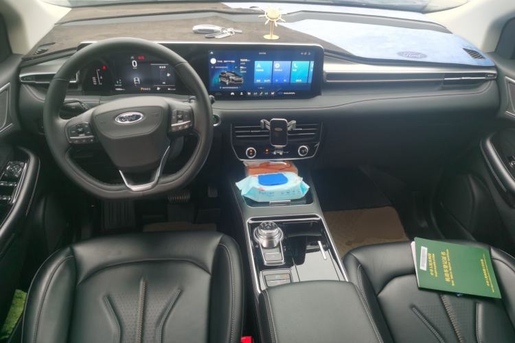 Used Ford Edge 2021 PLUS EcoBoost 245 Two-Wheel-Drive Platinum Edition 5 Seats Center Console