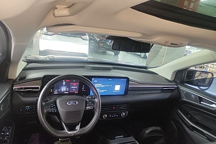Used Ford Edge 2021 PLUS EcoBoost 245 Two-Wheel-Drive Titanium 7-Seater Center Console
