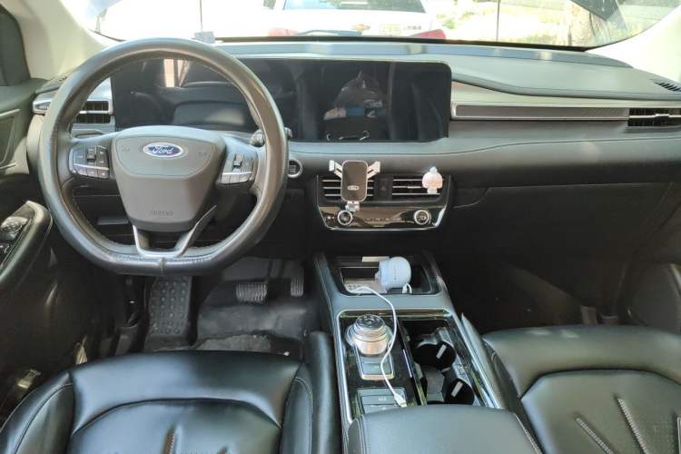 Used Ford Edge 2021 PLUS EcoBoost 245 Two-Wheel-Drive Platinum Edition 5 Seats Center Console