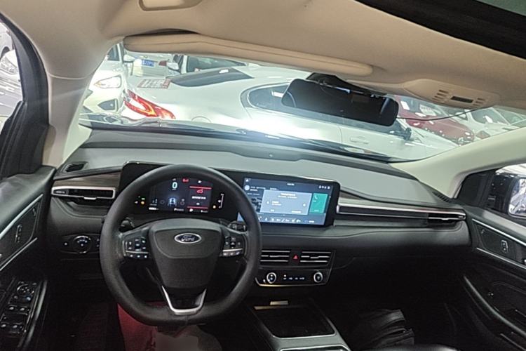 Used Ford Edge 2021 PLUS EcoBoost 245 Two-Wheel-Drive Titanium 7-Seater Center Console