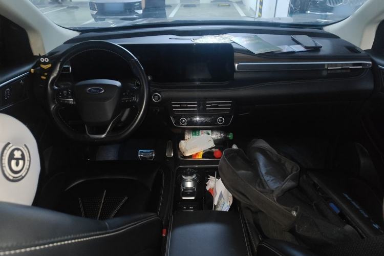 Used Ford Edge 2021 PLUS EcoBoost 245 Two-Wheel-Drive Titanium 7-Seater Center Console