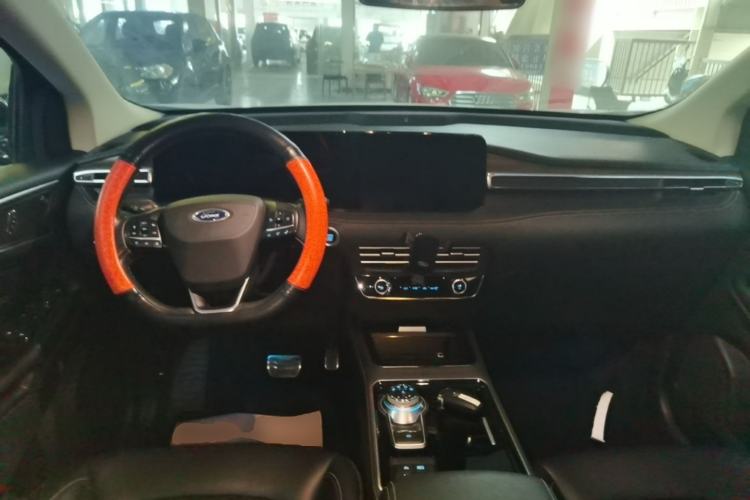 Used Ford Edge 2021 Facelifted PLUS EcoBoost 245 Two-Wheel Drive XLT 7-Seater Center Console