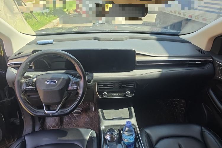 Used Ford Edge 2021 PLUS EcoBoost 245 Two-Wheel-Drive Titanium 7-Seater Center Console