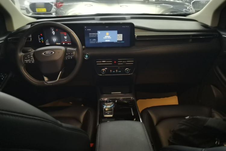 Used Ford Edge 2021 PLUS EcoBoost 245 Two-Wheel-Drive Platinum Edition 5 Seats Center Console