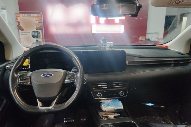 Used Ford Edge 2021 Facelifted PLUS EcoBoost 245 Two-Wheel Drive XLT 7-Seater Center Console