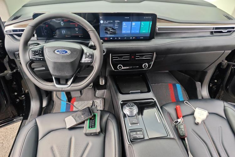 Used Ford Edge 2021 PLUS EcoBoost 245 Two-Wheel-Drive Titanium 7-Seater Center Console