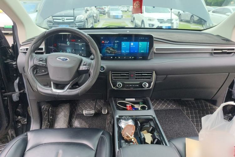 Used Ford Edge 2021 PLUS EcoBoost 245 Two-Wheel-Drive Titanium 7-Seater Center Console